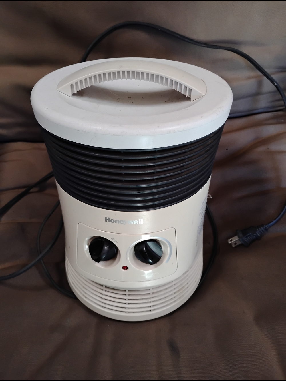 Honeywell White and Black Personal Space Heater